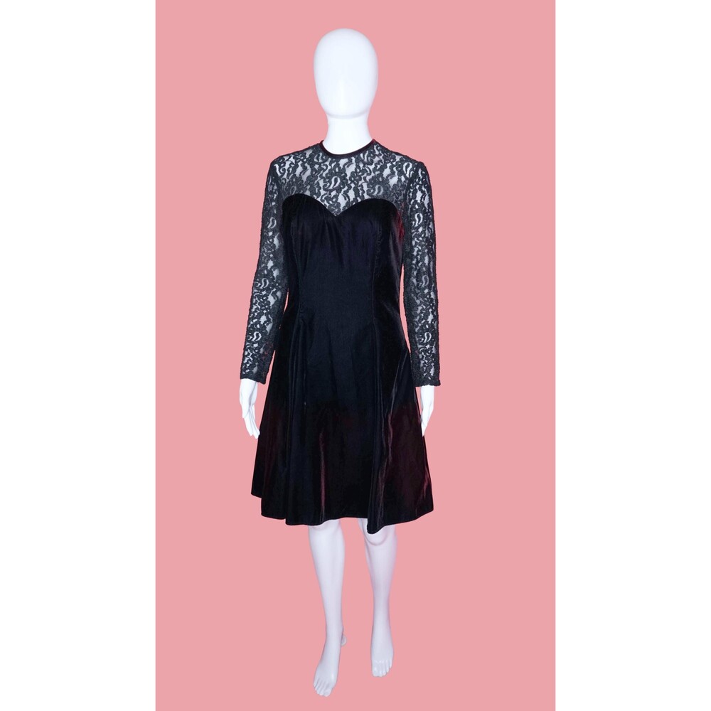 1990s JUMP Apparel Co. VELVET and LACE Long Sleeve Dress W/Full Skirt. SM. As Is